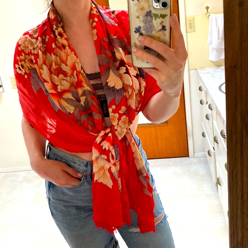 Collection 18 • Lightweight Floral Viscose Wrap / Scarf - Picture 13 of 14